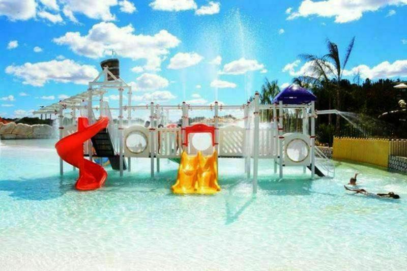 Lacqua Di Roma Com Piscina De Ondas Junior Apartment Калдас Новас Екстериор снимка